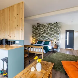 https://midford-hideaway.tophotelsbath.com
